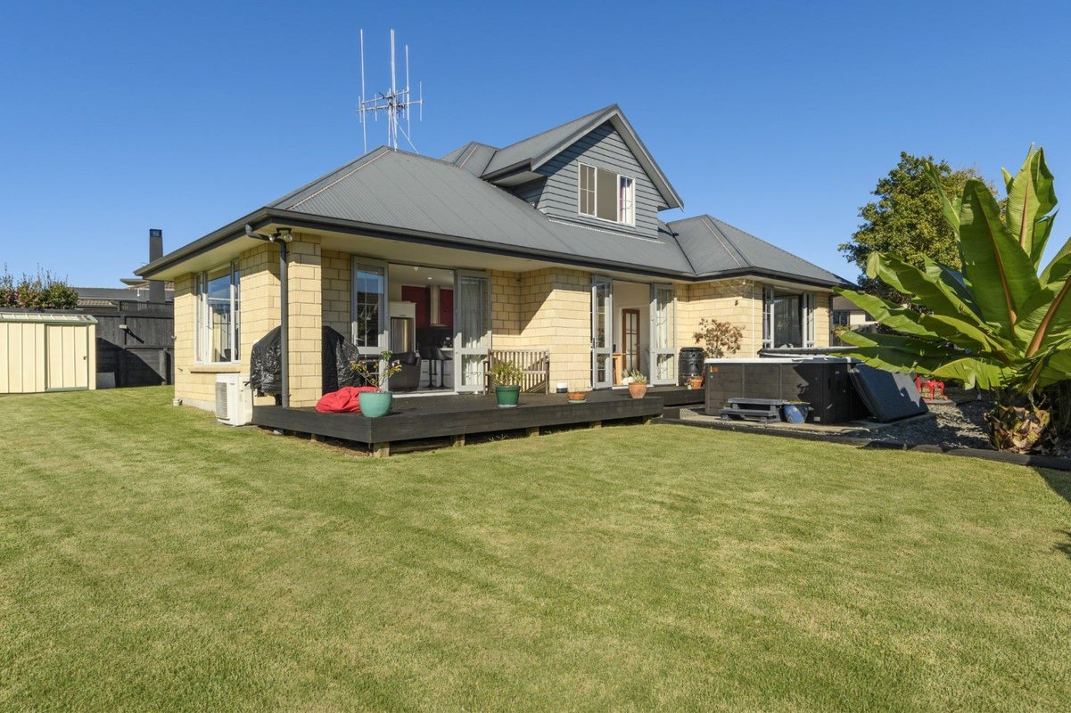 11 Hawkridge Heights, Bethlehem, Tauranga - Carousel 1