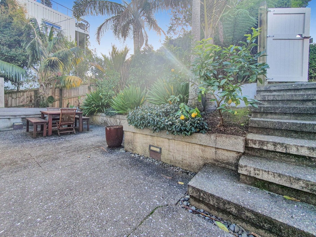 24 Aroha Avenue, Sandringham, Auckland - Carousel 2