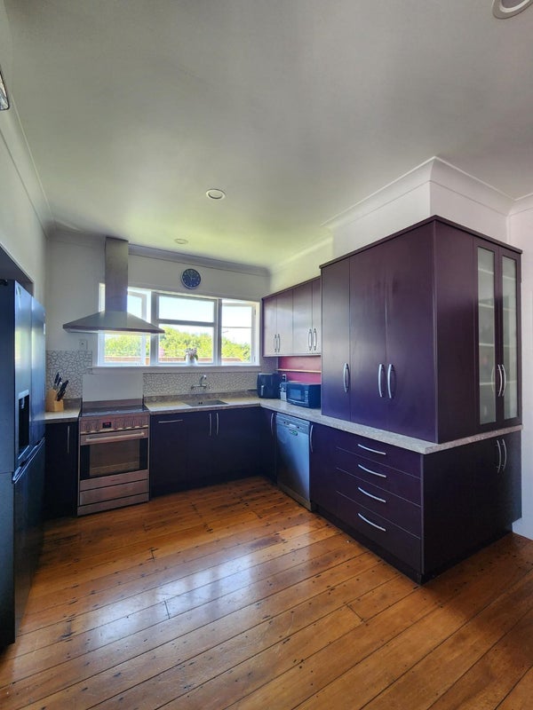 5 Holloway Road, Omata, New Plymouth - Carousel 2