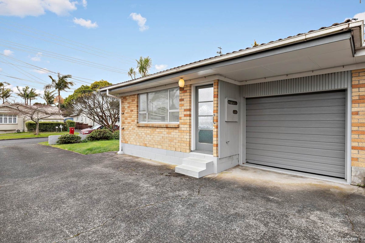 1/12 Hazelmere Road, Sandringham, Auckland - Carousel 1