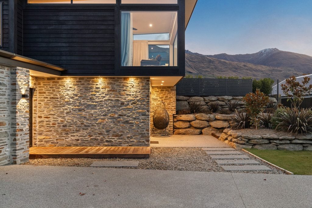 23 Little Alpha Loop, Wanaka - Carousel 2