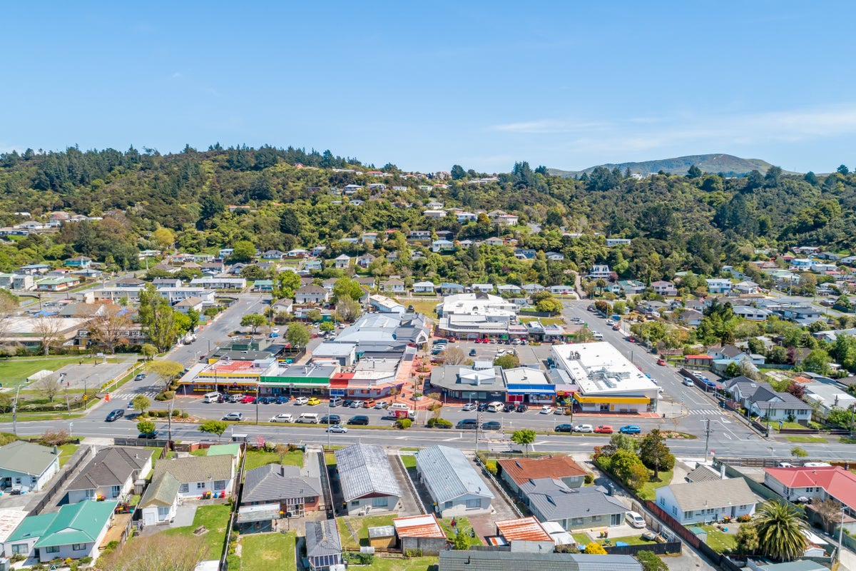 8 Speldhurst Grove, Stokes Valley, Lower Hutt - Carousel 23