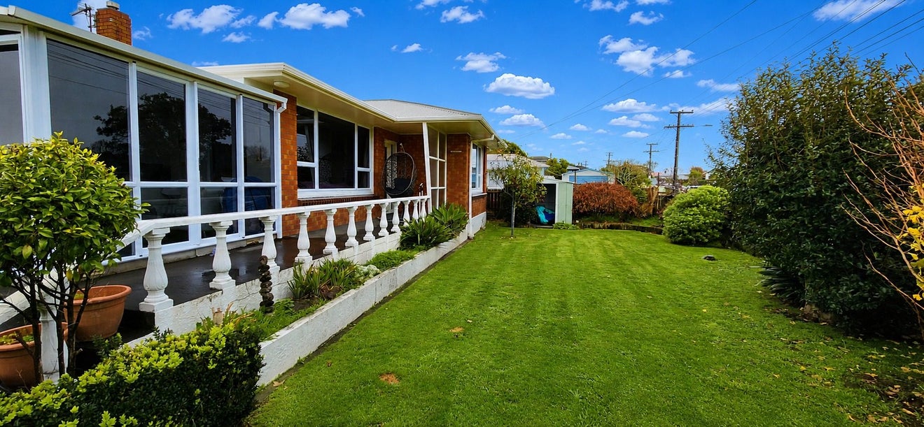 2 Hood Place, Spotswood, New Plymouth - Carousel 2