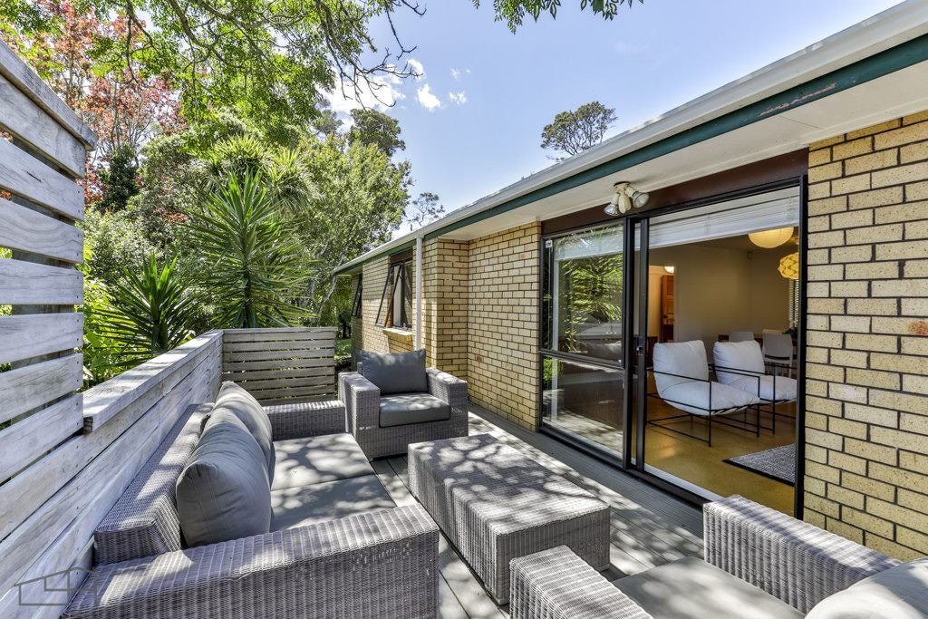 11 Woodfern Crescent, Titirangi, Auckland - Carousel 2