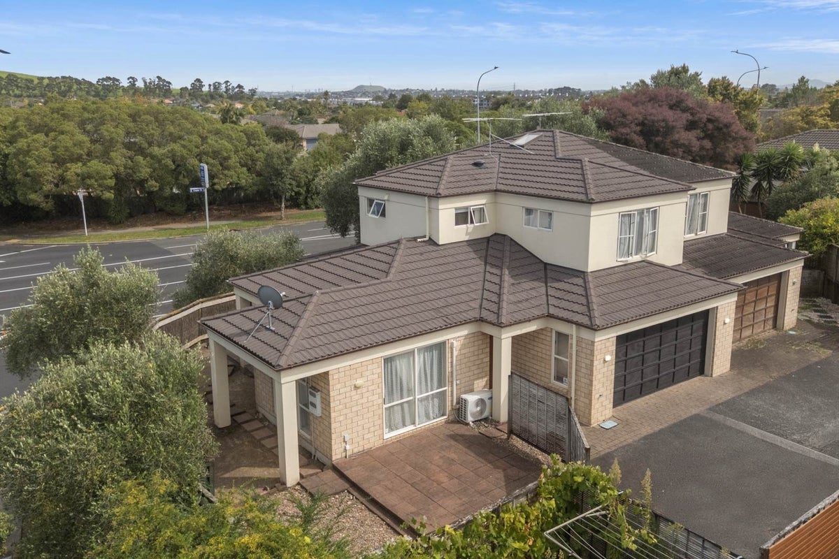 16 Claremont Way, East Tāmaki Heights, Auckland - Carousel 1