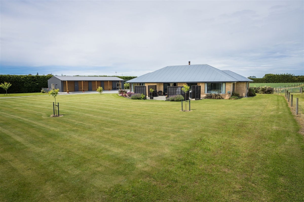 2/243 Weedons Ross Road, Christchurch - Carousel 1