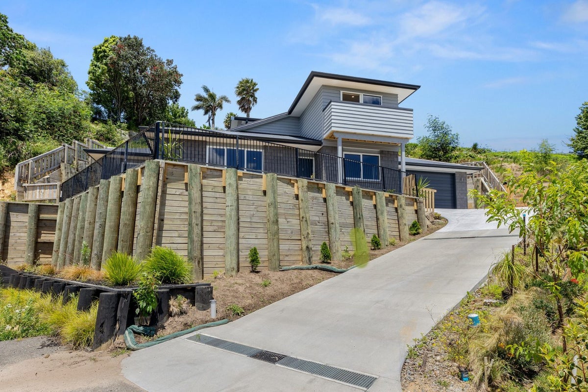 180 Castlewold Drive, Bethlehem, Tauranga - Carousel 2