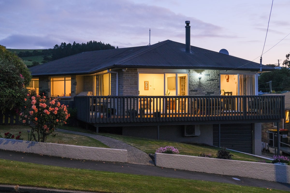 9 Brooklyn Street, Green Island, Dunedin - Carousel 1