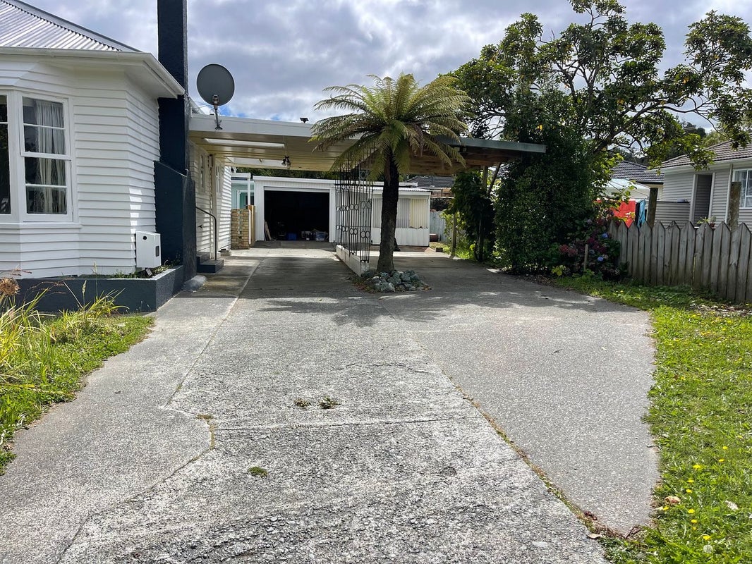 4 Gibbs Crescent, Wainuiomata, Lower Hutt - Carousel 1