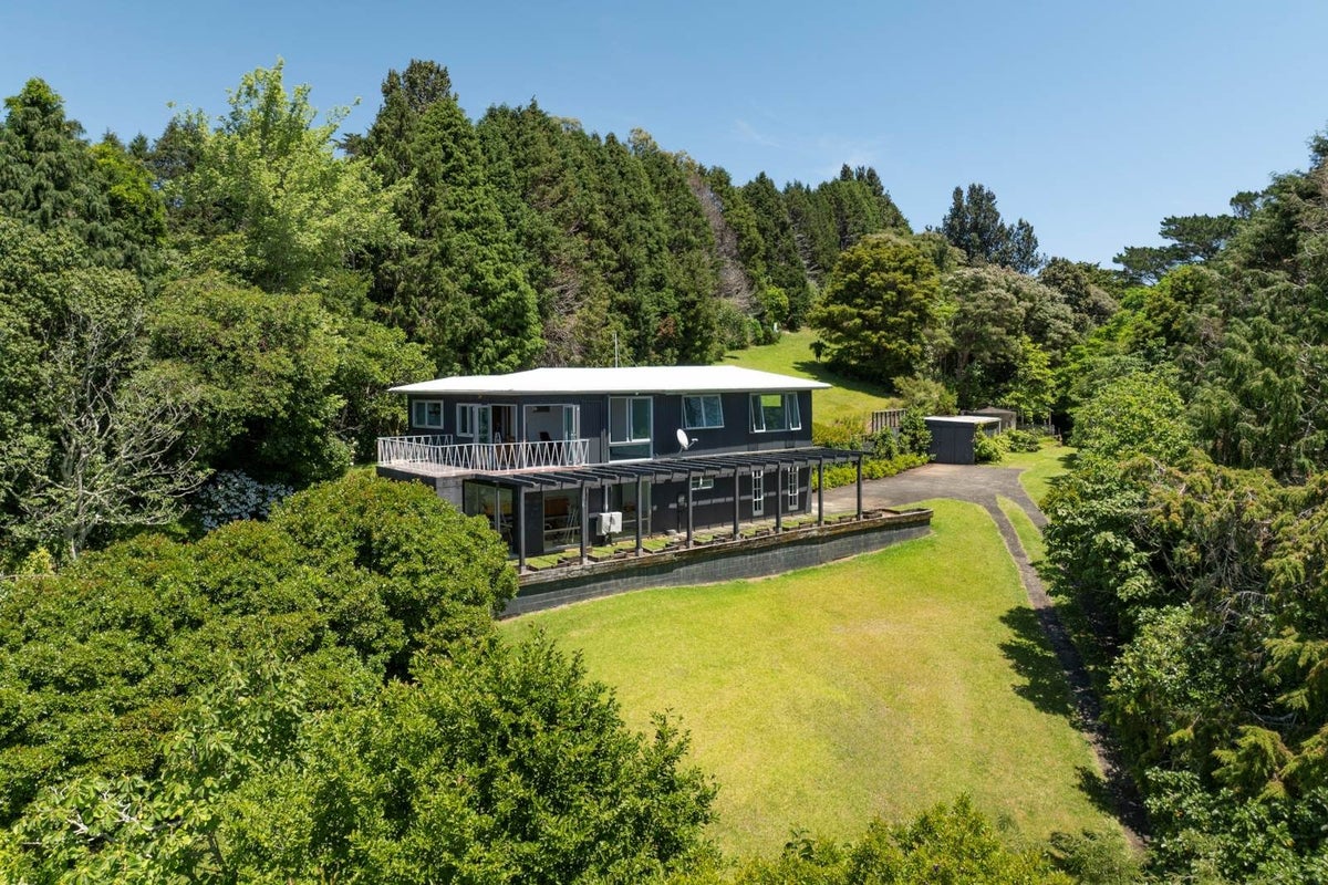 101 Cornwallis Road, Cornwallis, Auckland - Carousel 1