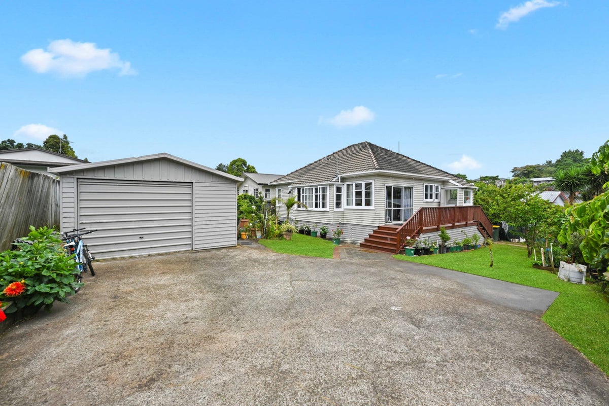 25B Kiwi Avenue, Forest Lake, Hamilton - Carousel 1
