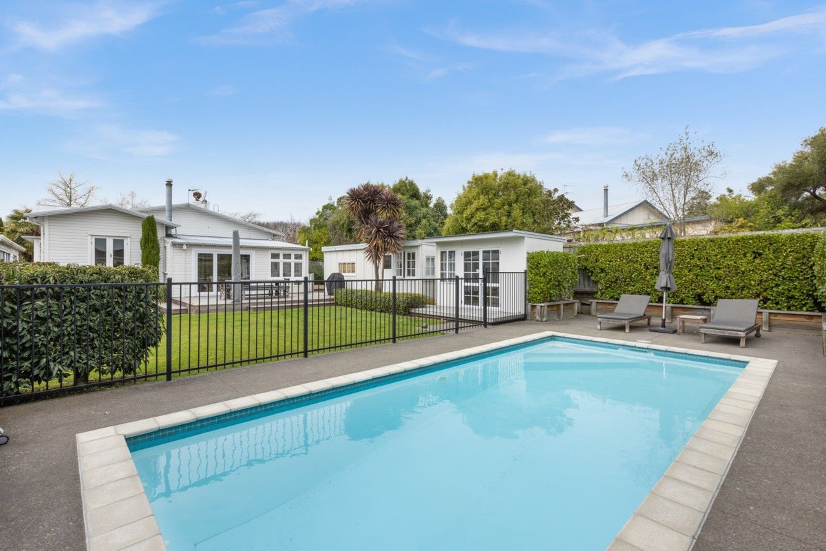 8 Lindsay Street, Havelock North, Havelock North - Carousel 2