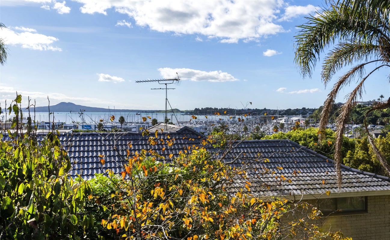 17 Pigeon Mountain Road, Half Moon Bay, Auckland - Carousel 2