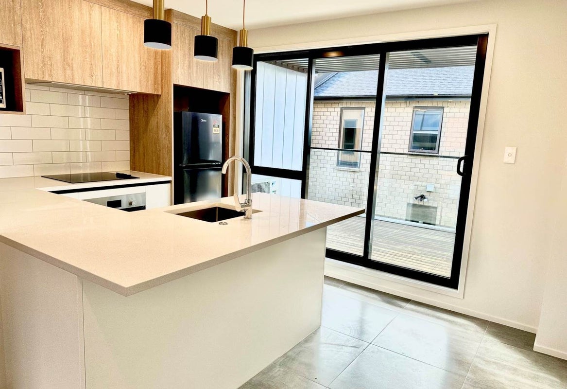 3/11 Scanlen Terrace, Kelston, Auckland - Carousel 1