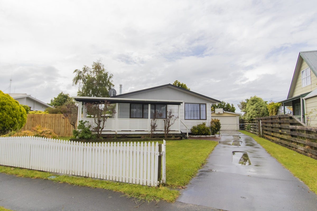 34 Wills Crescent, Ashhurst, Ashhurst - Carousel 1