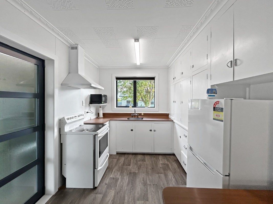 2/277 Nelson Street, Strathern, Invercargill - Carousel 2