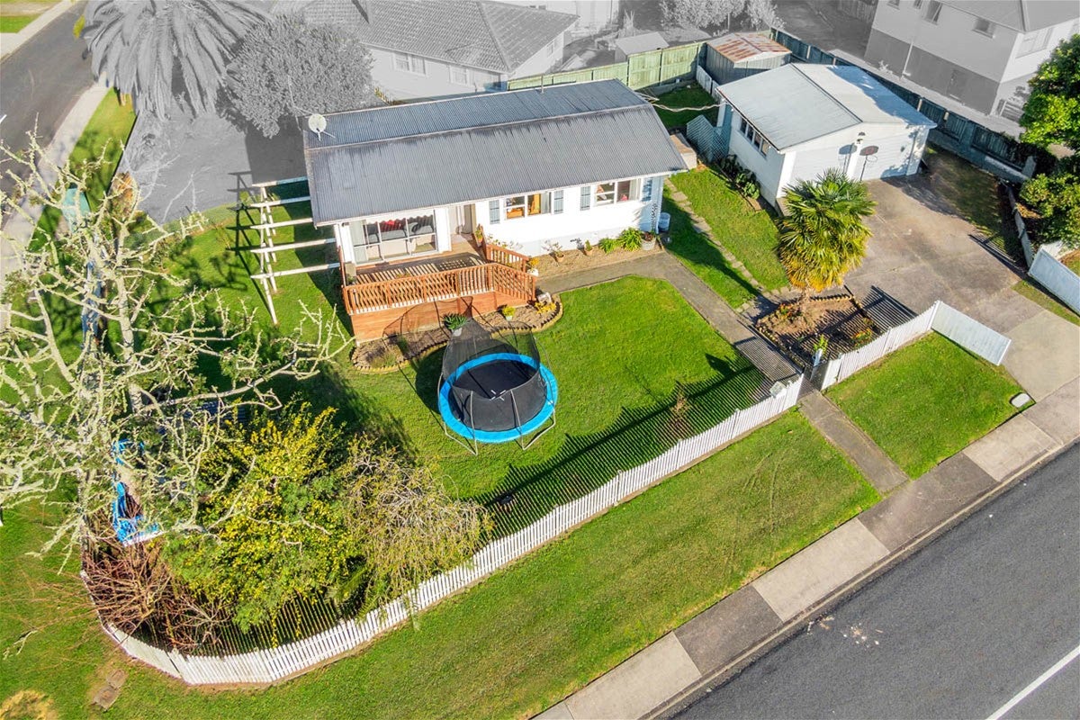 2 Karo Place, Glendene, Auckland - Carousel 1