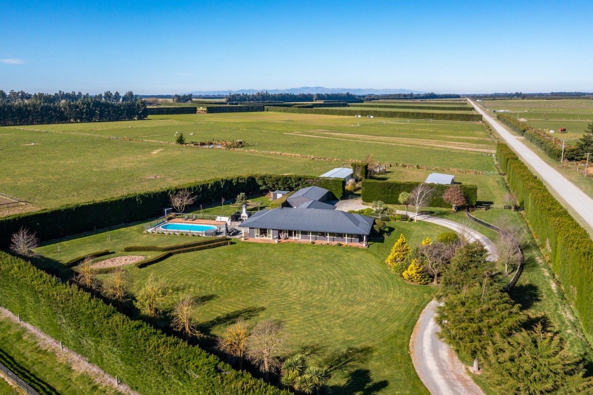 2120 Wards Road, Charing Cross, Darfield - Carousel 1