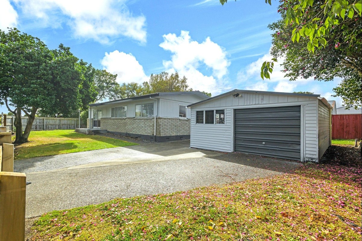 1 Cavendish Crescent, Awapuni, Palmerston North - Carousel 2