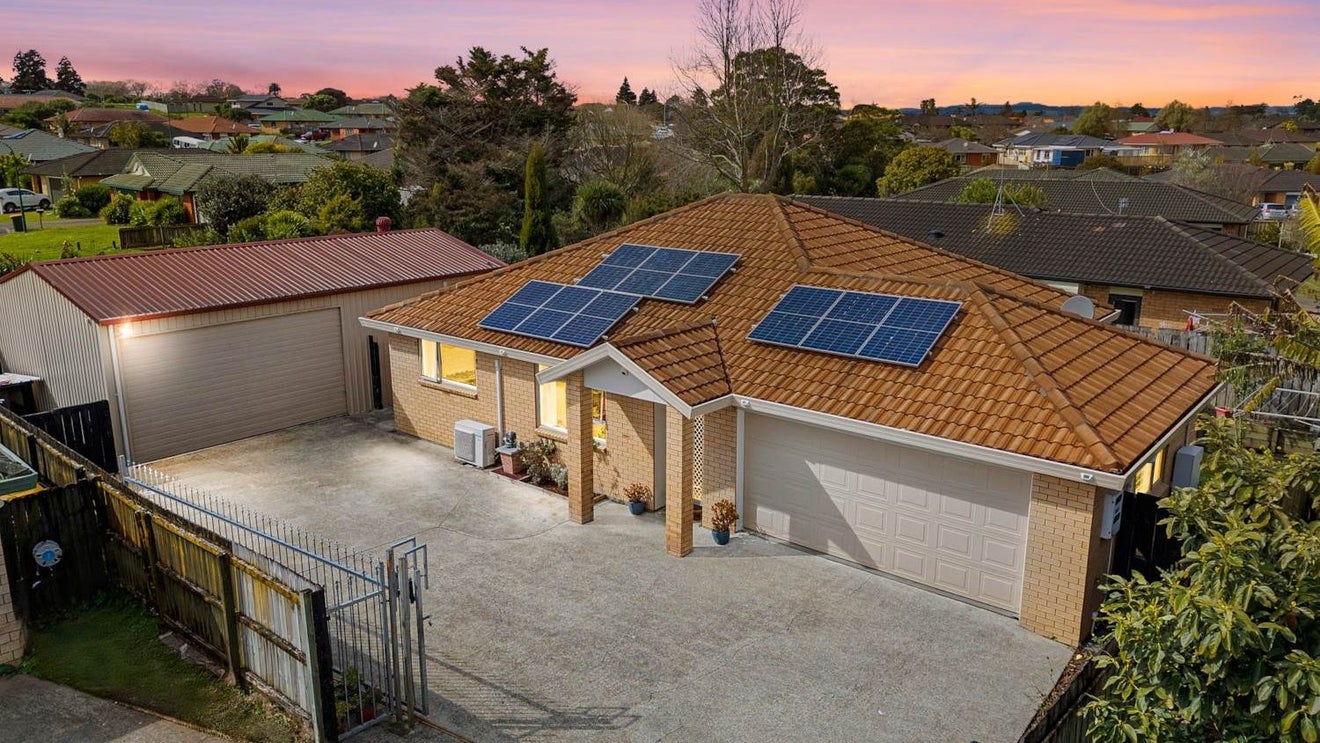 36 Castlefinn Drive, Weymouth, Auckland - Carousel 1