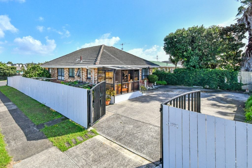 1 Swaffield Road, Papatoetoe, Auckland - Carousel 1