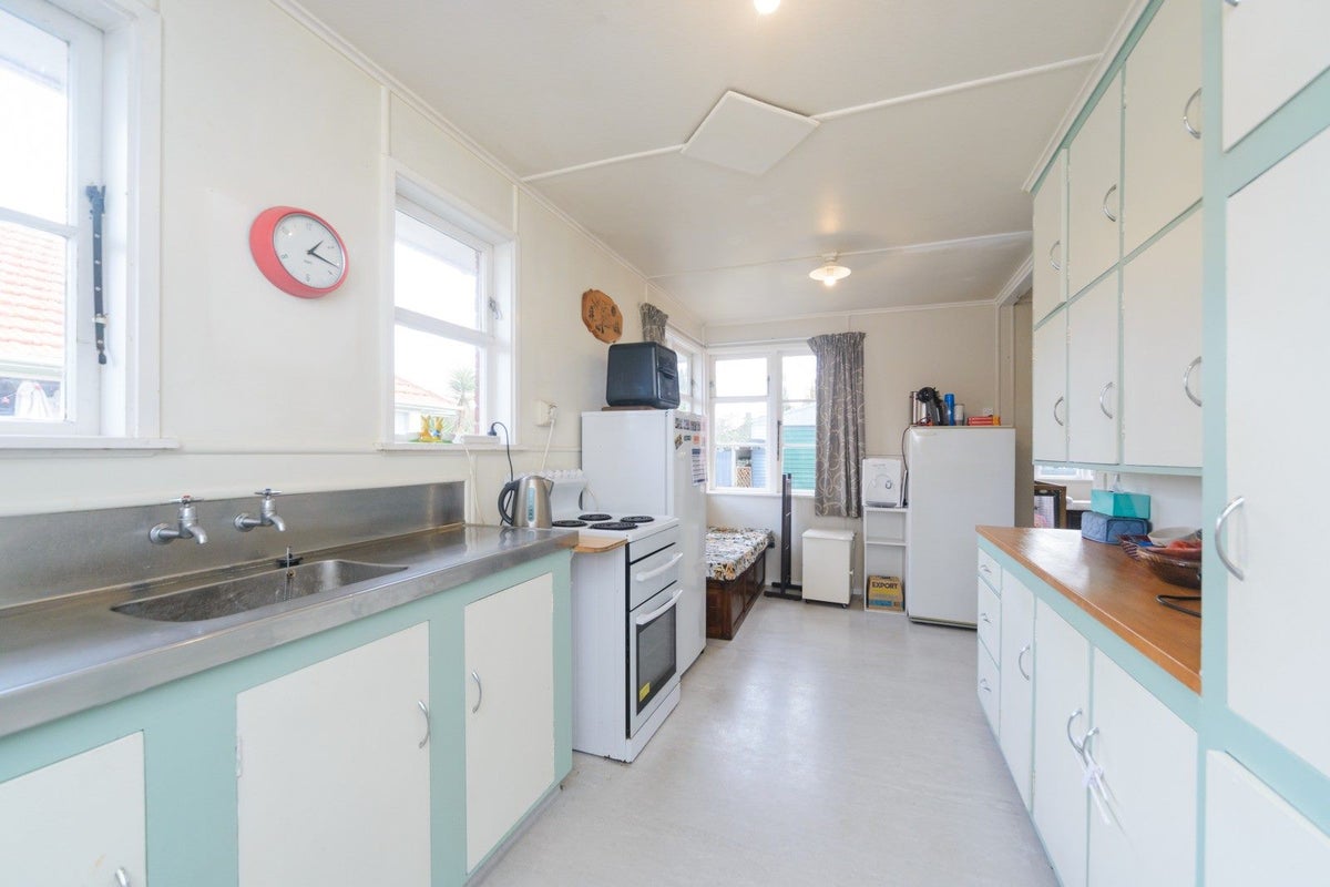 33 Andrew Avenue, Roslyn, Palmerston North - Carousel 2