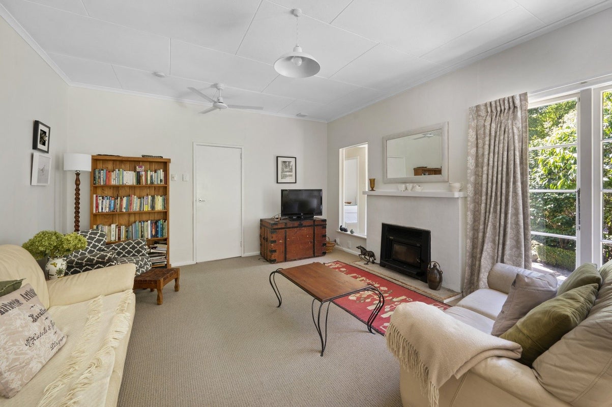 20 Thompson Road, Bluff Hill, Napier - Carousel 2