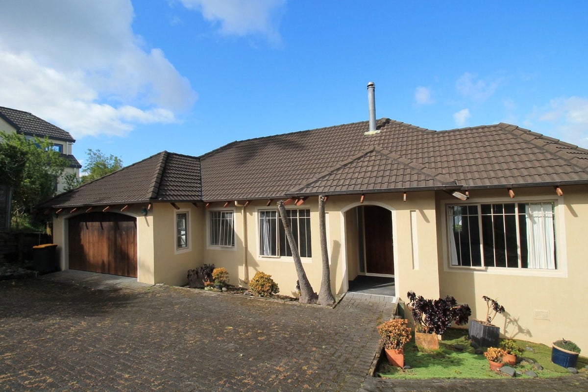 2/49 Ribbonwood Crescent, Goodwood Heights, Auckland - Carousel 1