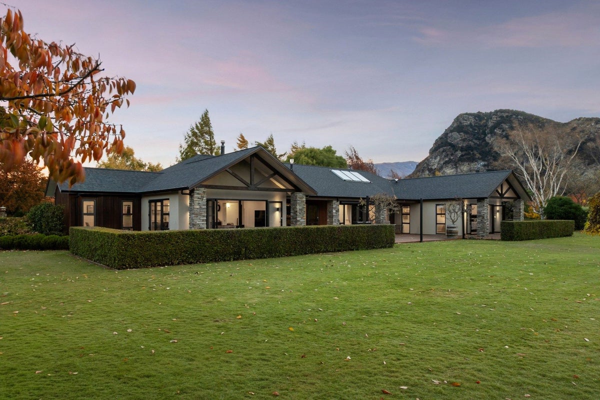 6 Sandys Lane, Albert Town, Wanaka - Carousel 2