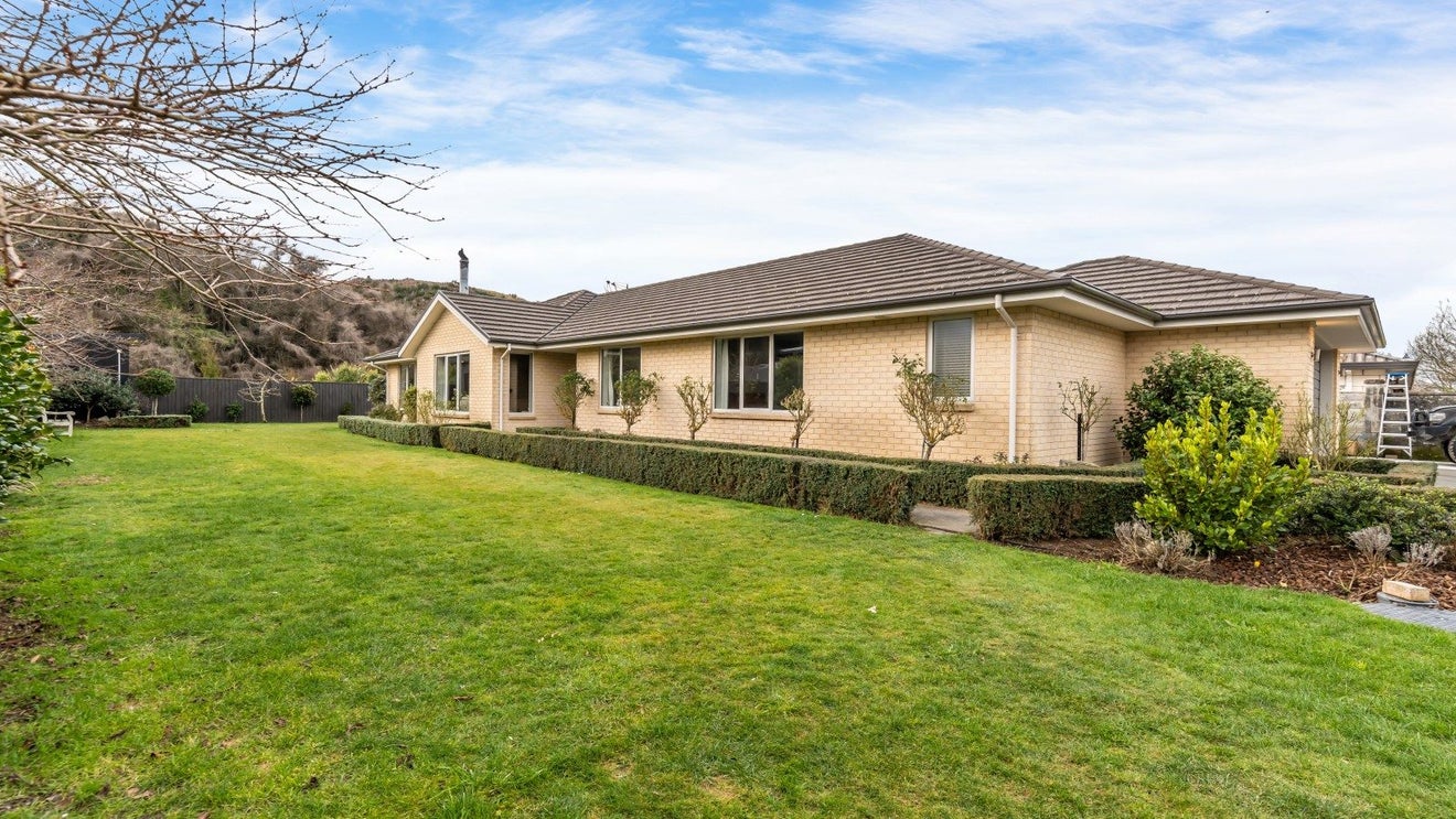 17 Railway Terrace, Coalgate - Carousel 1