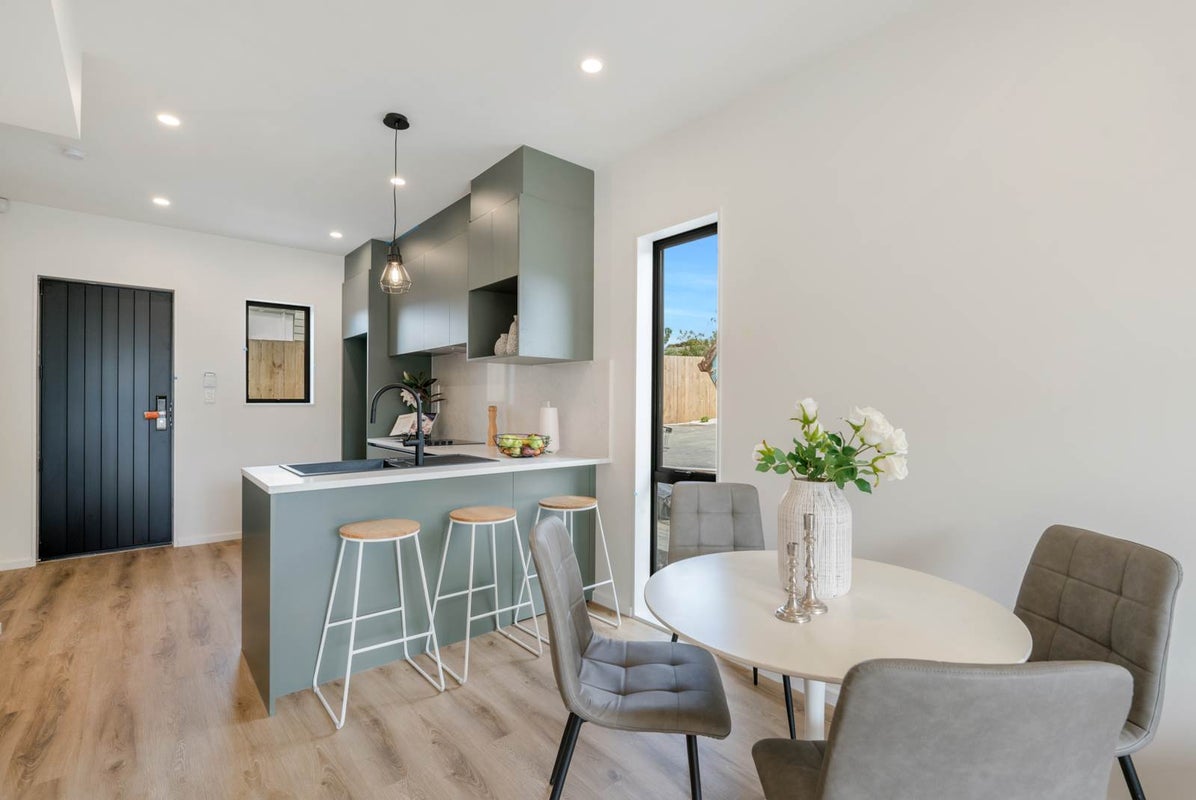 4/285 Te Atatu Road, Te Atatu South, Auckland - Carousel 1