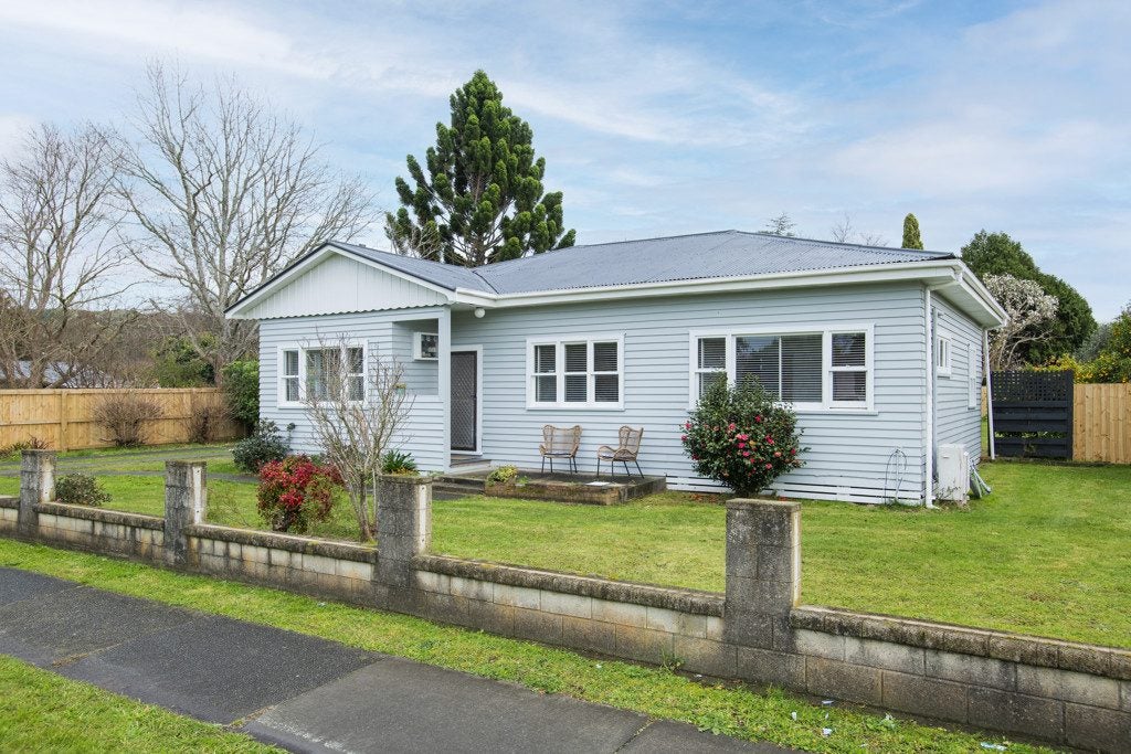 24 CRAIG ROAD, Kaiti, Gisborne - Carousel 1