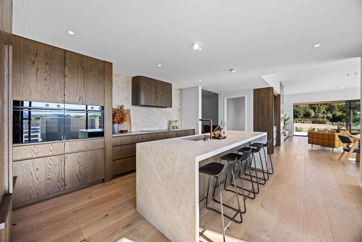 21 Glenbrae Crescent, WANAKA - Carousel 2