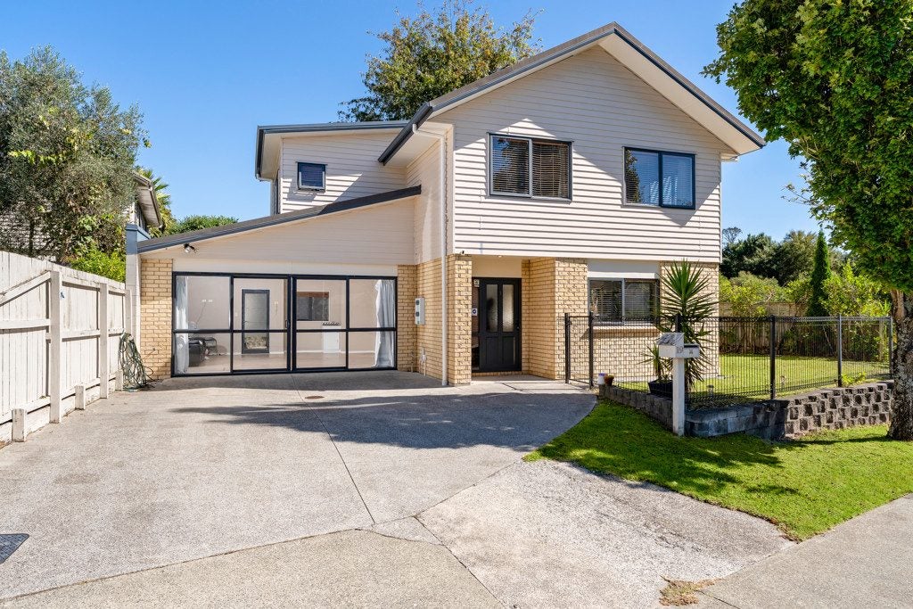 19 Titch Place, Glen Eden, Auckland - Carousel 1