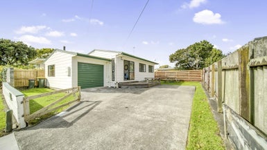 12 Tiraumea Drive, Pakuranga, Auckland - Carousel 1