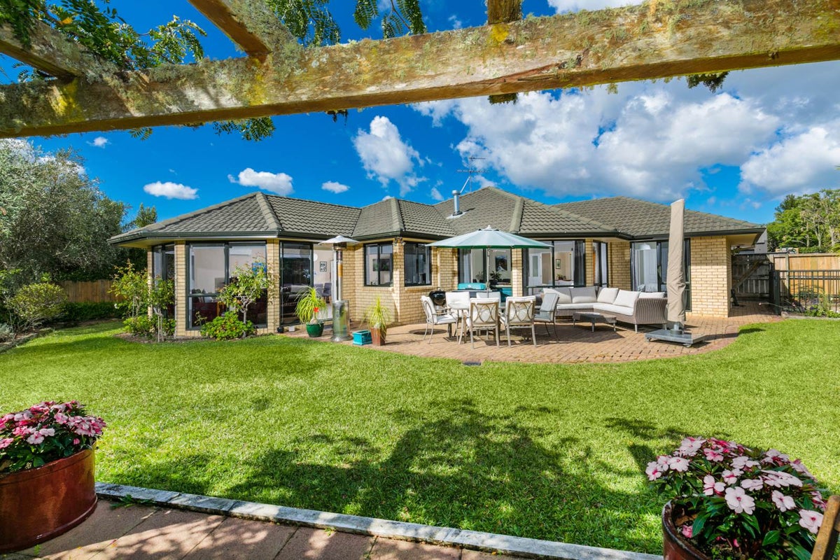 35 Te Wharau Drive, Greenhithe, Auckland - Carousel 1