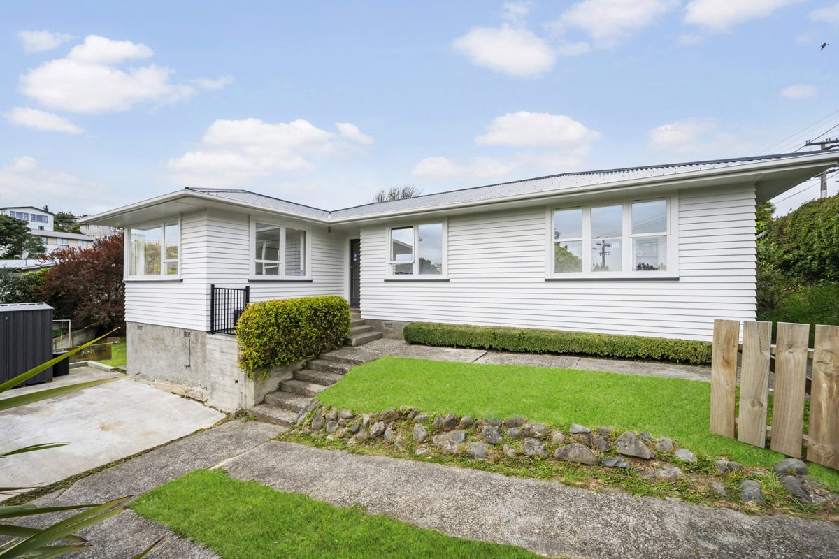58 Bell Street, Tawa, Wellington - Carousel 1