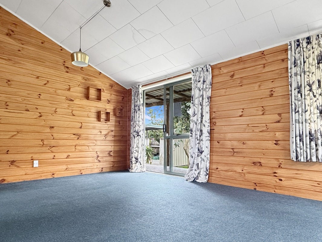 1218 Norfolk Crescent, Mayfair, Hastings - Carousel 2
