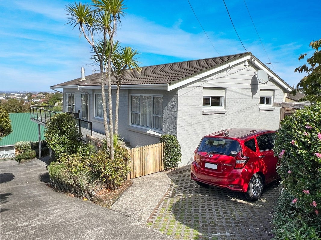 1/87 Sunset Road, Totara Vale, Auckland - Carousel 1
