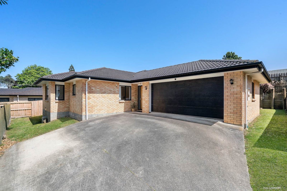18B Christmas Road, Manurewa, Auckland - Carousel 1