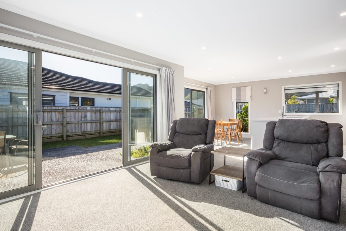 11 Henrietta Maxwell Grove, Wainuiomata, Lower Hutt - Carousel 2