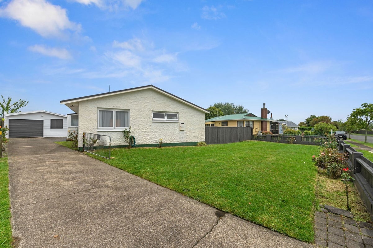 30 Browning Crescent, Owhata, Rotorua - Carousel 1