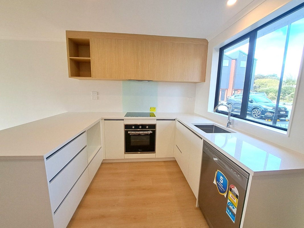 2/46 Normandy Place, Henderson, Auckland - Carousel 2