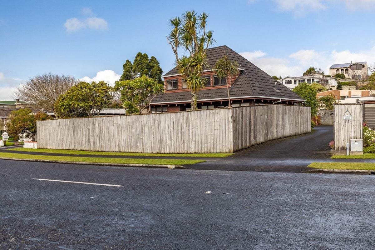 23 Wesley Avenue, Frankleigh Park, New Plymouth - Carousel 40