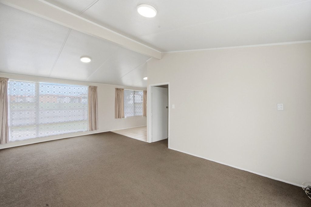 6 Comet Crescent, Mangere, Auckland - Carousel 2