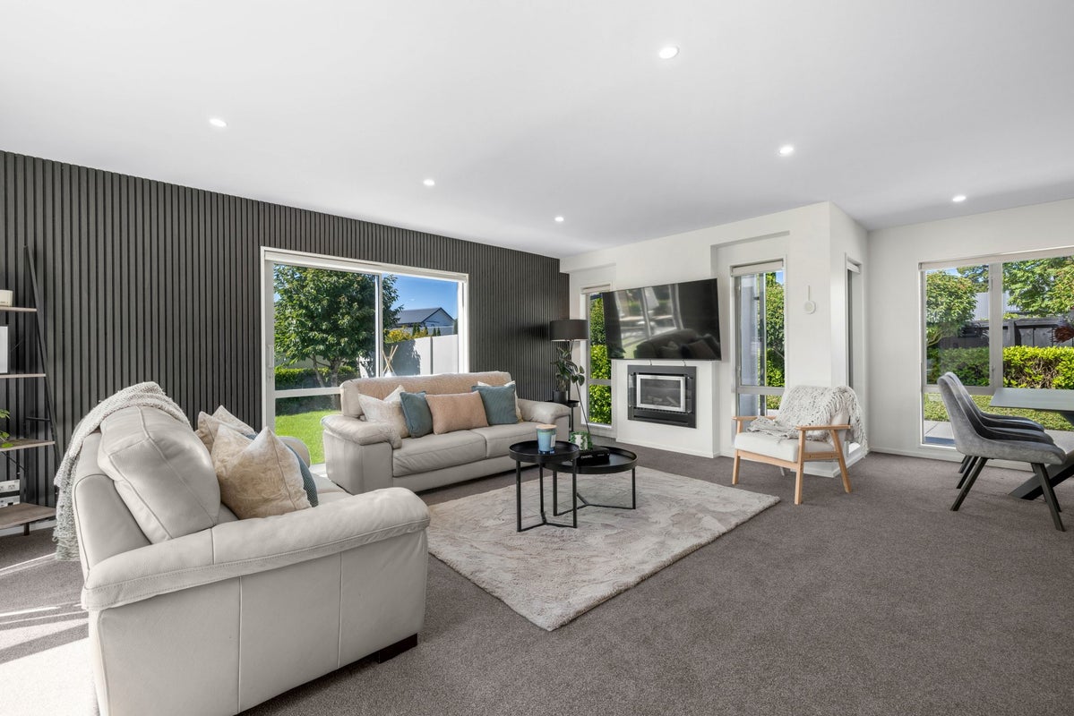 10 Lakebridge Place, Parklands, Christchurch - Carousel 2