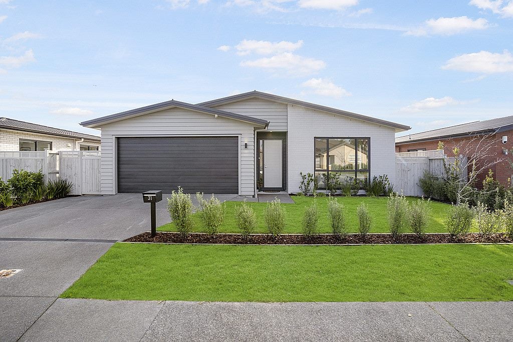 31 Waituarua Drive, Conifer Grove, Auckland - Carousel 1