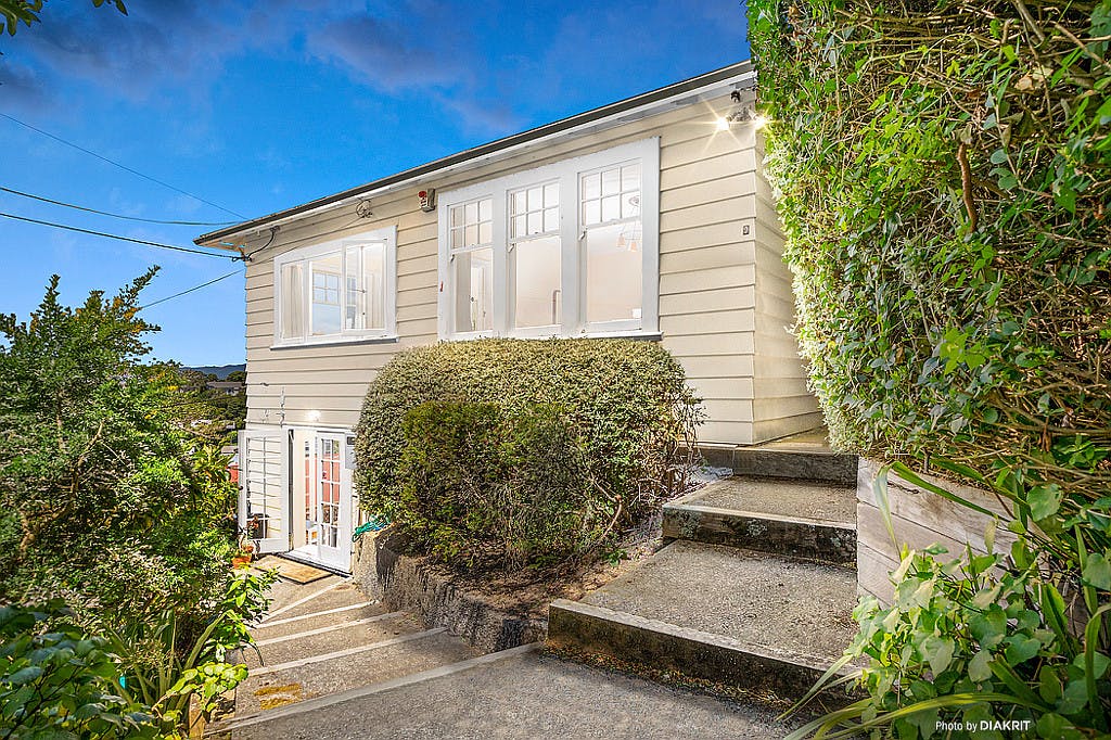 9 Thorby Street, Northland, Wellington - Carousel 1