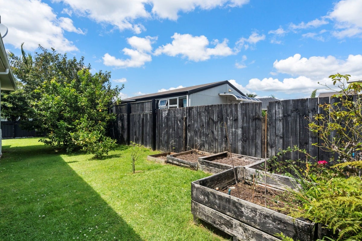 12 Hillstone Avenue, Greerton, Tauranga, Bay Of Plenty - Carousel 20