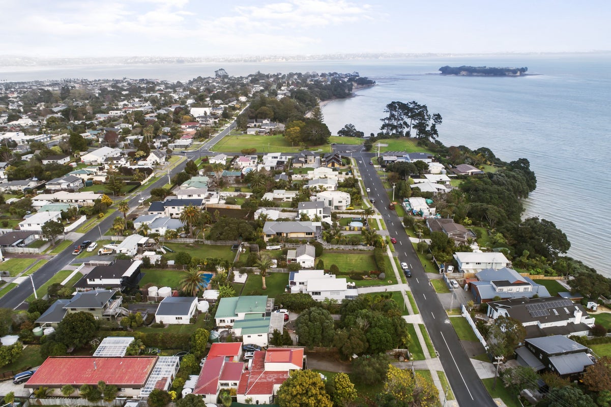 14 Ealing Crescent, Beachlands, Auckland - Carousel 2